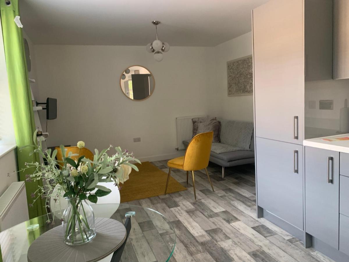 Peterborough City Center Near Healthcare Center One Bed Apartment With Free Private Parking Contractors Locum Staff Welcome エクステリア 写真